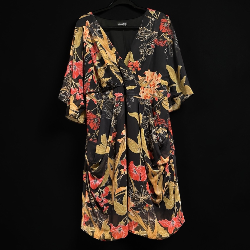 100% Silk City Chic Flowing Flowers Top